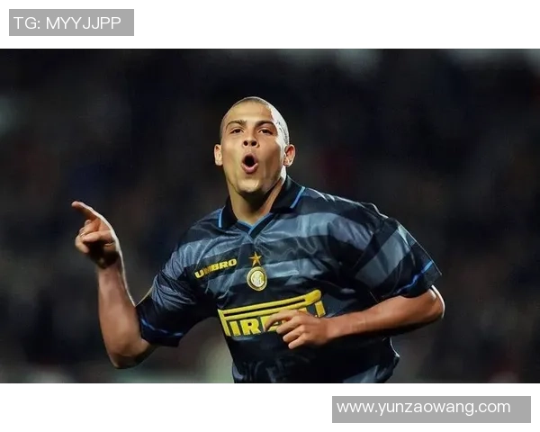 《全球足坛50大传奇球星榜单：从贝利到梅西的伟大足迹》