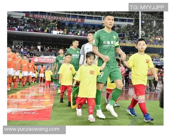 从球星到球童的绿茵故事见证足球世界的温情与成长